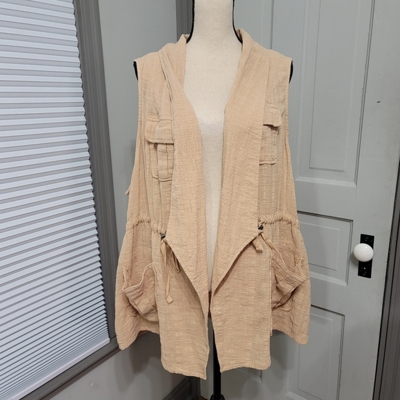 Torrid Gauze Drape Front Vest - Picture 7 of 10